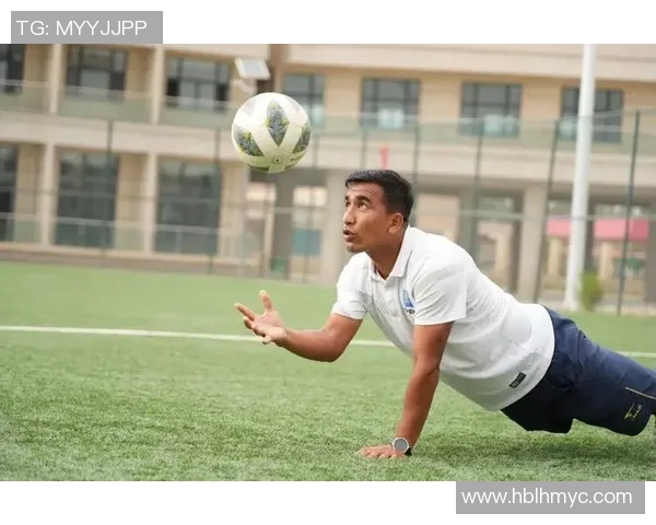 足球明星光脚足疗体验揭秘助力运动员恢复与放松的秘密之旅 足球明星光脚足疗体验揭秘助力运动员恢复与放松的秘密之旅