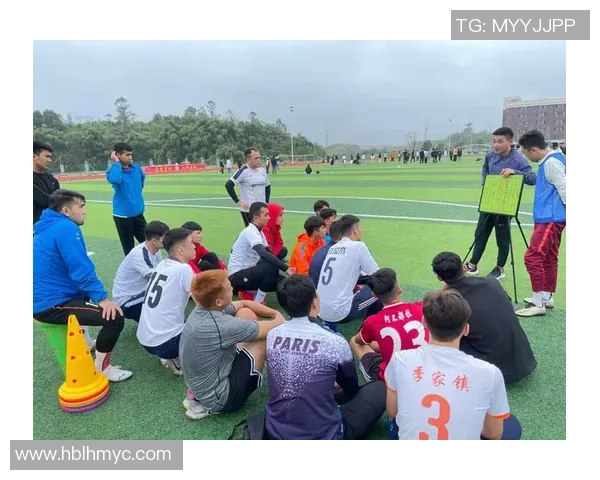 重庆足球队在足球意识排行榜中荣登第七名展现出色团队精神与战术素养 重庆足球队在足球意识排行榜中荣登第七名展现出色团队精神与战术素养